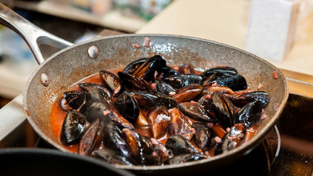 Cozze alla Livornese con crostini